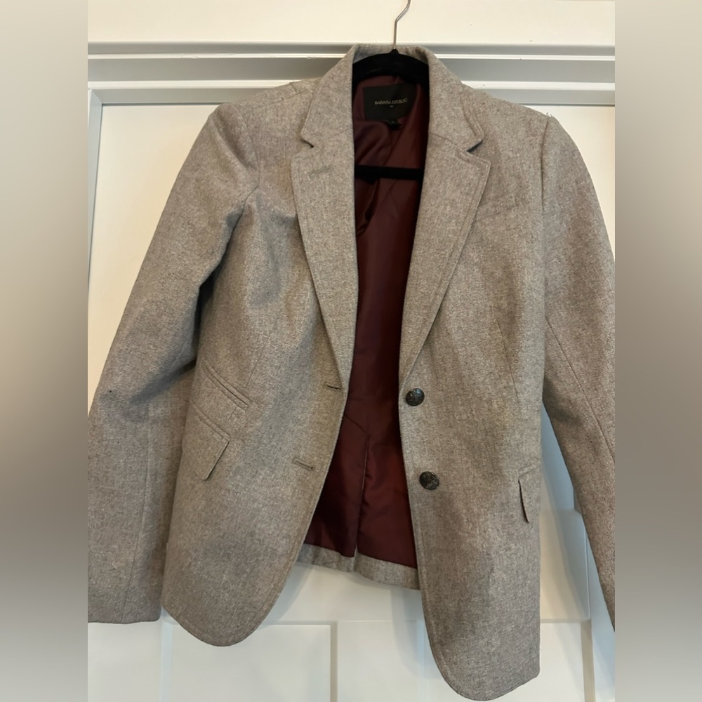 Gray Banana Republic short blazer
